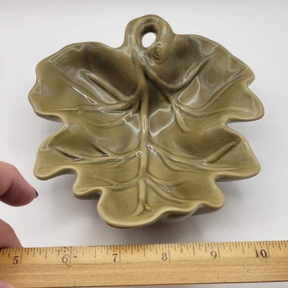 Vintage LEAF Shaped Ceramic Bowls. - Picture 8 of 8